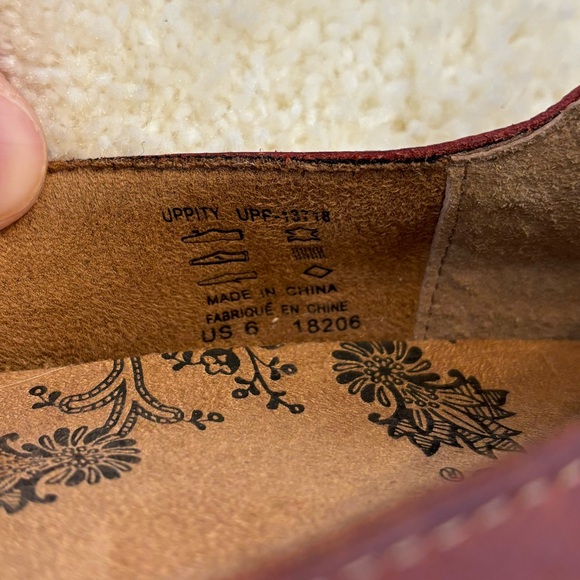 Taos Uppity Slip On Loafer Womens 6 Red Leather Buckle Strap Shoe - Picture 2 of 4